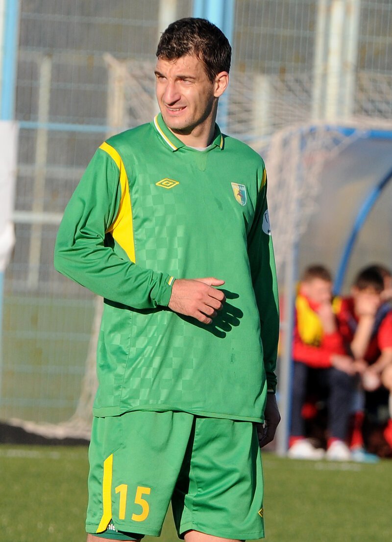 Милян Яблан — сербский футболист, защитник клуба «Алашкерт».