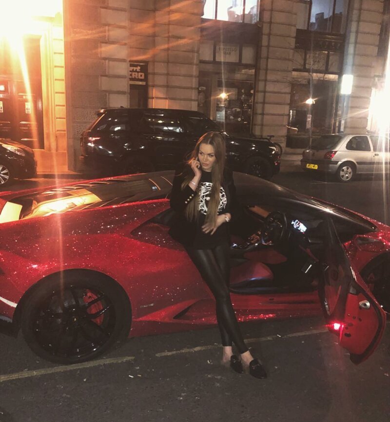 Русская инстаграмщица похвасталась Lamborghini, обклеенным миллионами страз Сваровски