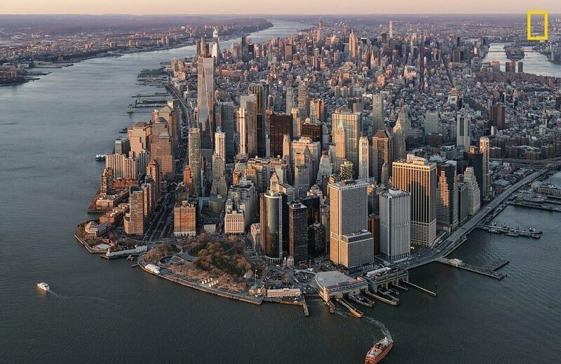 "Преимущество аэросъемки заключается в том, что она позволяет вам увидеть "форму" города", - говорит Ин Чжоу о своем снимке Манхэттена 