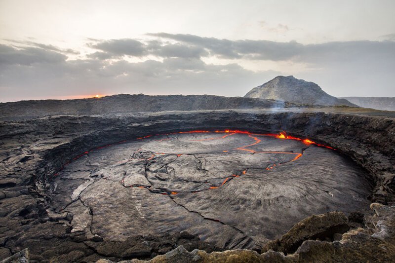 Эрта-Але — постоянно активный базальтовый вулкан в центре долины. Фото: Гарри Ярвелайнен (Harri Jarvelainen: Getty)