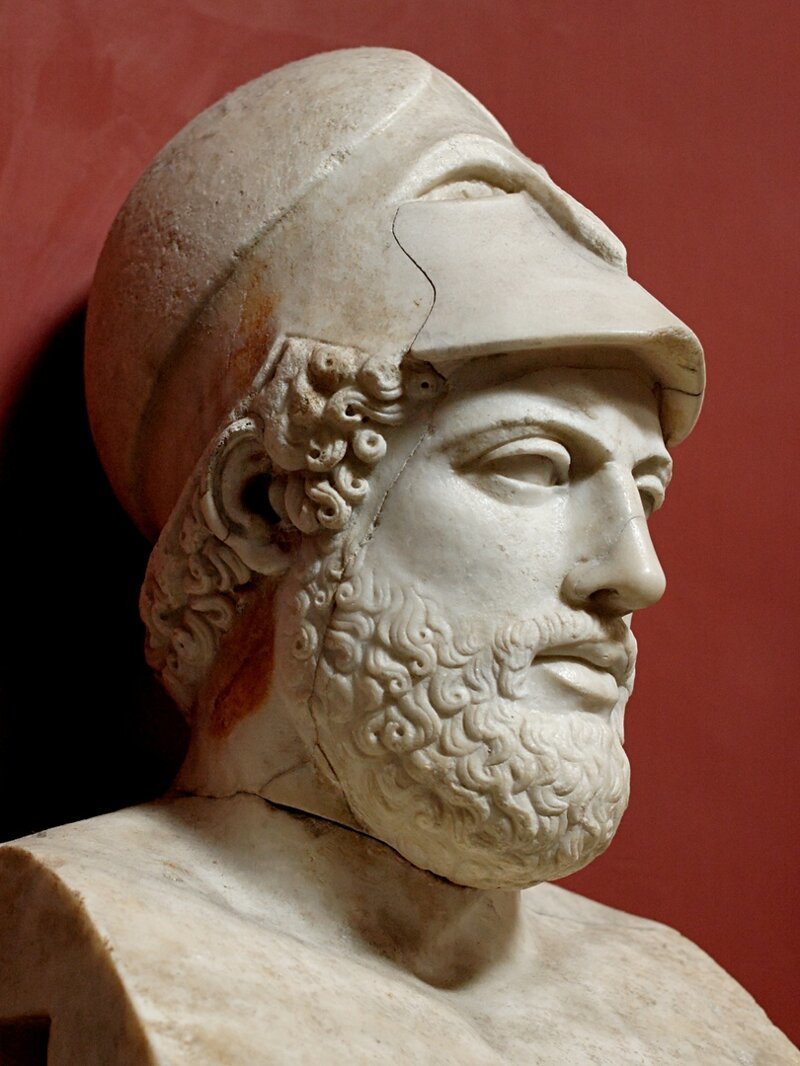 Перикл, великий афинский государственный деятель в шлеме коринфского типа. Мраморный бюст, римская копия с греческой статуи (430 г. до н.э.).
