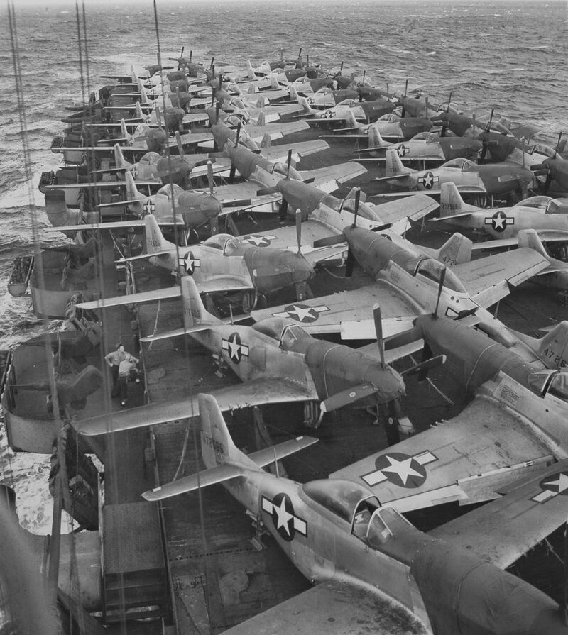 Авианосец, заполненный P-51 Mustangs