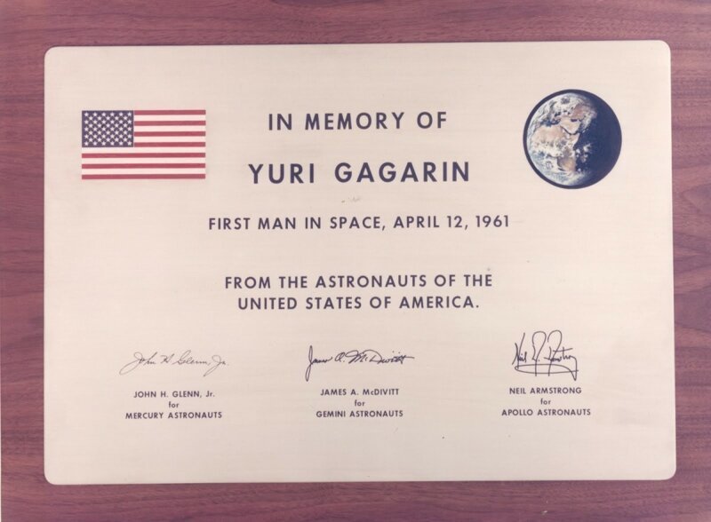 "Коммунист в космосе": Юрий Гагарин на обложках зарубежных СМИ