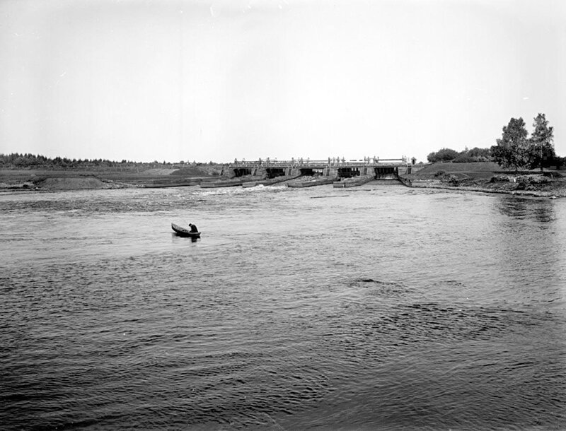 Общий вид Верхне-Волжского бейшлота с реки Волга, 1903 год. Тверская губерния, деревня Хотошино.