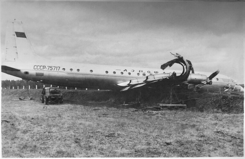 Суровая посадка в Челябинске Ил-18В СССР-75717