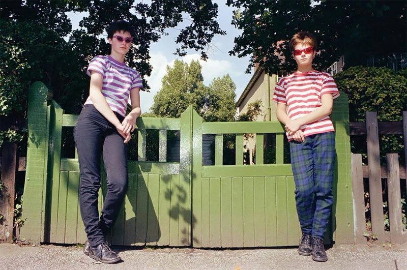 Две фанатки пост-панка. Уимблдон, Лондон, 1980. Фото Аниты Корбин