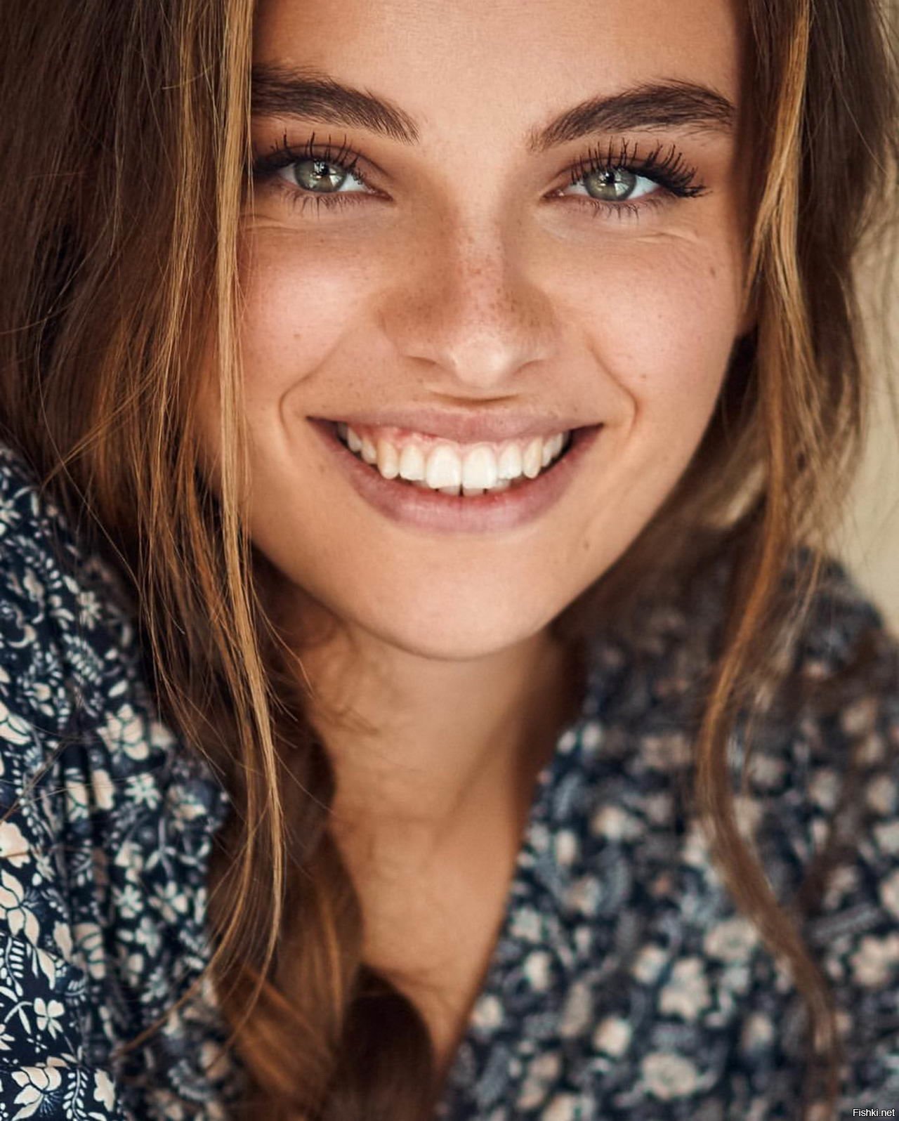 меган фокс смех. красивая улыбка девушки. красивая улыбка. красивая улыбка. женщина улыбается.