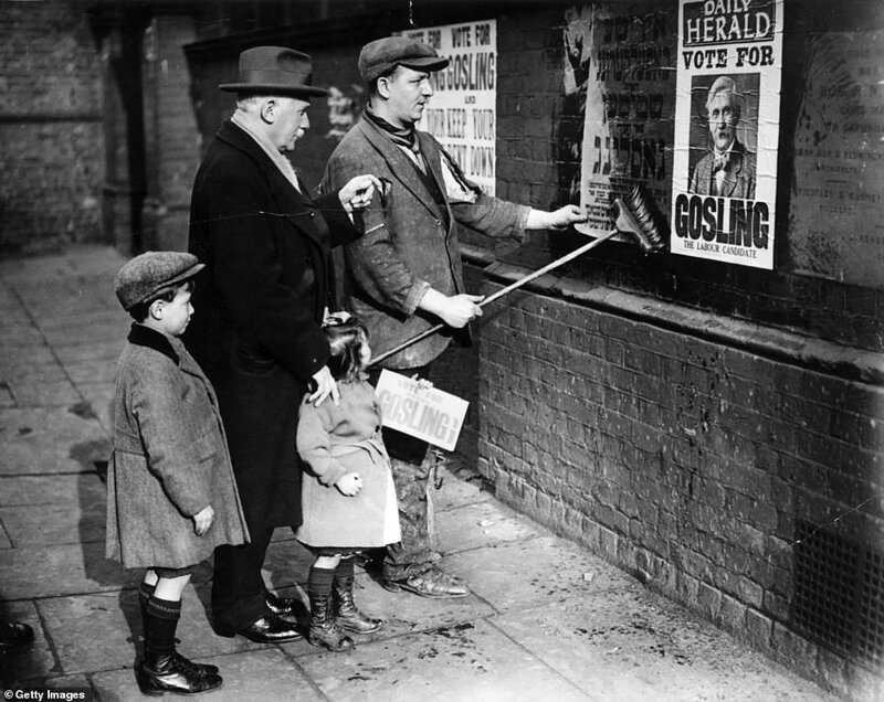 Кандидат в депутаты от лейбористской партии Уайтчепел Генри Гослинг руководит агитационной кампанией во время выборов в феврале 1923 года