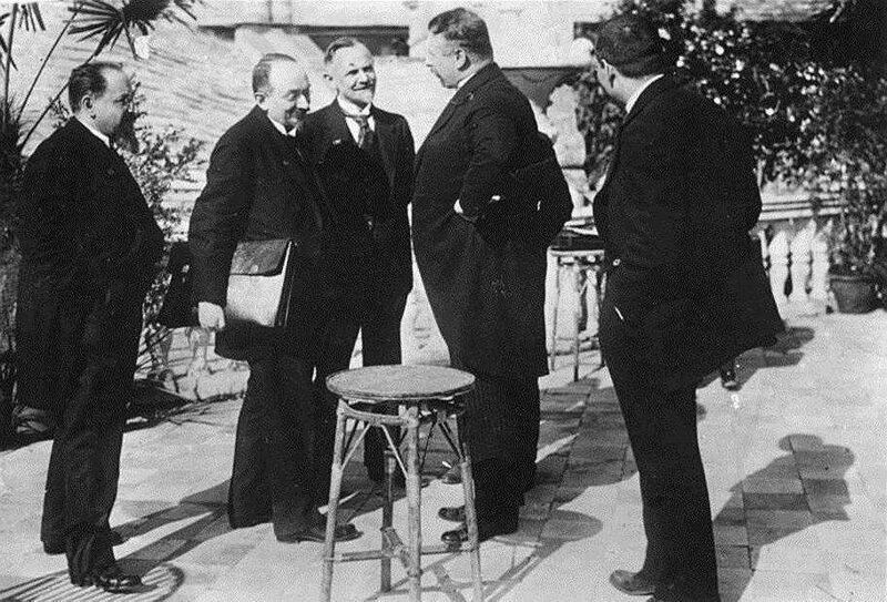 Рапалльский договор 16 апреля 1922 г. во время Генуэзской конференции в городе Рапалло (Италия) между РСФСР и Веймарской республикой был подписан договор, который означал политическое признание Германией Советской России