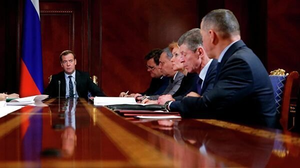 Медведев подписал постановление о достройке долевых домов без эскроу-счетов
