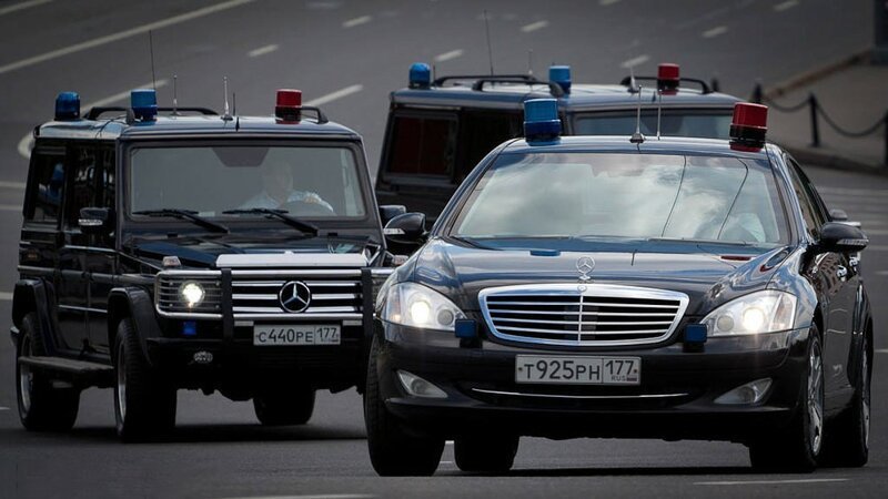 Депутат заявил, что чиновники заслужили дорогие автомобили 