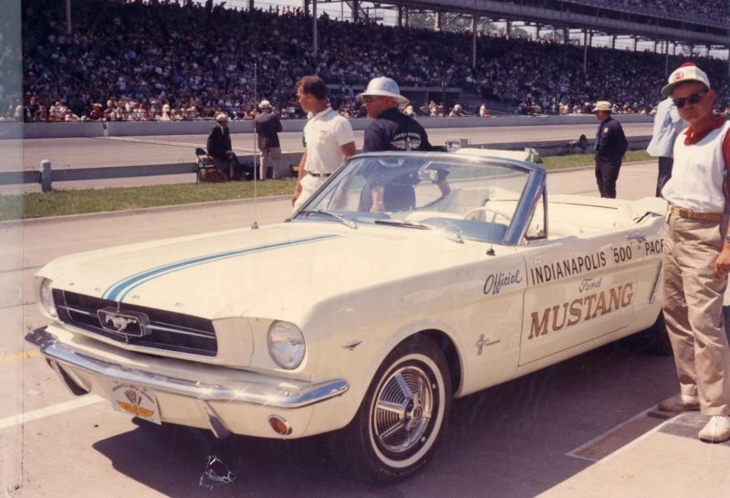 Кабриолет Mustang 1964: Инвестиция в автомобиль или миллион долларов коту под хвост?
