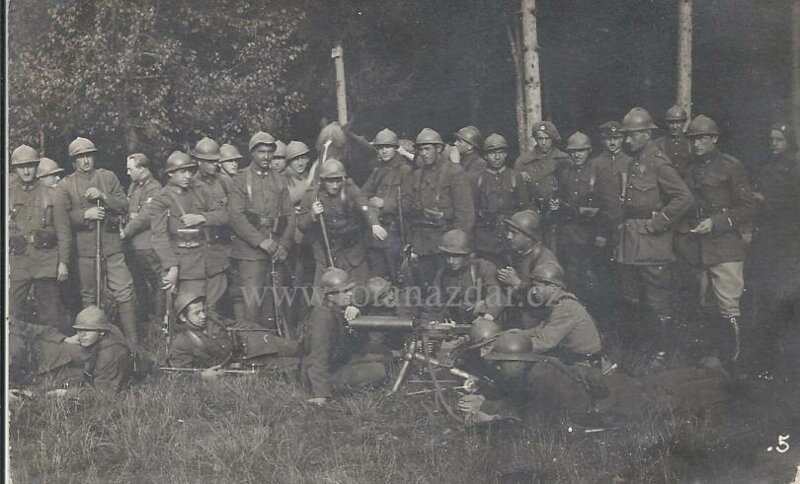 Солдаты и офицеры 22 стрелкового полка Чехословацких легионеров во Франции, в боях за Тешинско.