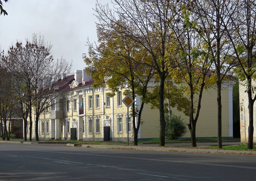 Уссурийск фото. Уссурийск исторический центр. Уссурийск 2005 год. Уссурийск Старая площадь. Город Ворошилов Приморский край.