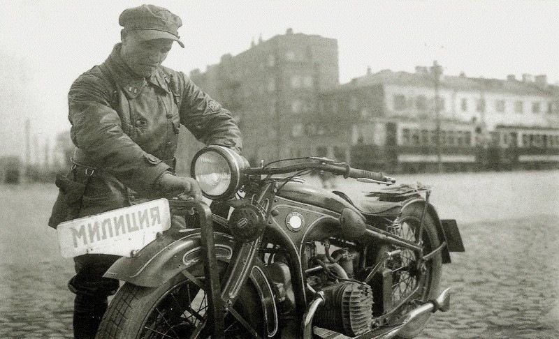 Одно из первых фото милицейского BMW датируется 1933 годом