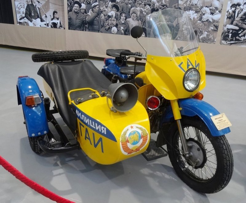 Самая известная схема окраски «милицейского» мотоцикла и самый популярный милицейский «Урал»