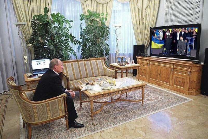 О коленопреклонении перед Путиным