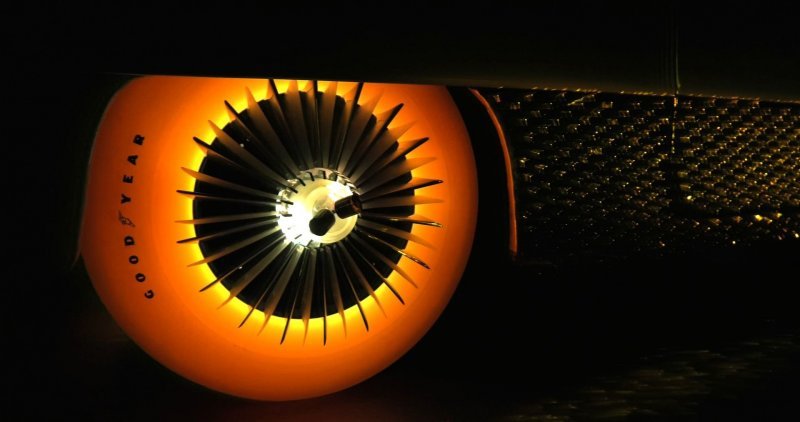 Goodyear удивляет: светящиеся шины и покрышки для летающих машин