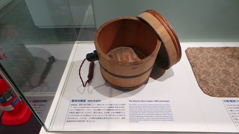 1. Первый товар, произведённый компанией Sony, - это деревянная рисоварка
