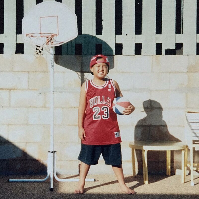 Отрабатывать своё баскетбольное мастерство Калани начал с самых малых лет, ему было 10