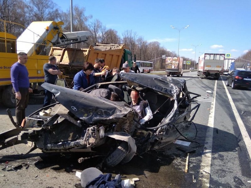В Татарстане водитель и пассажиры ВАЗа чудом выжили в страшной аварии