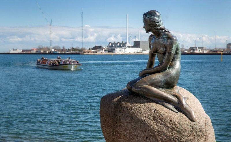 Статуя Русалочки в Копенгагене является копией.