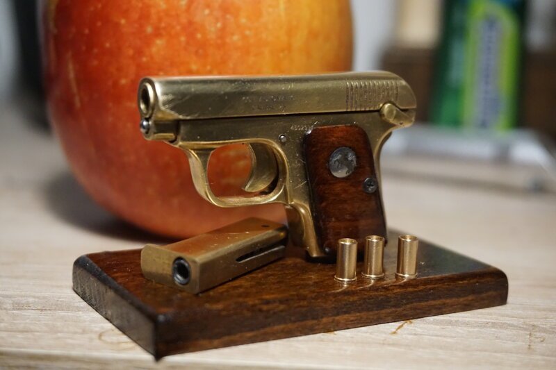 Миниатюрный Colt 1908 Model N