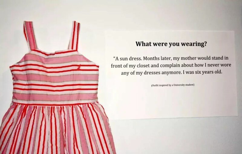 "Летний сарафан. Несколько месяцев спустя мама стояла перед моим шкафом и жаловалась, что я больше не ношу платья. Мне было шесть лет"