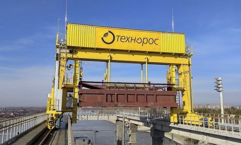 Компания «Технорос» поставила новый специальный козловой кран для шлюза Краснодарского водохранилища