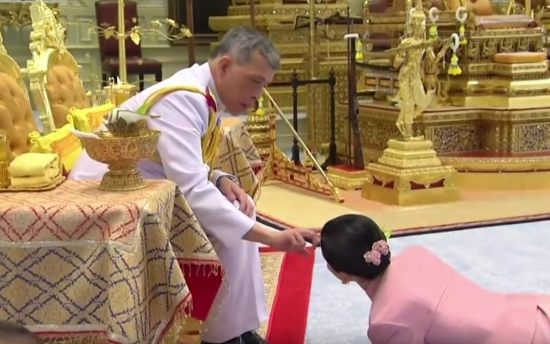 Тайский король взял замуж своего генерала: видео