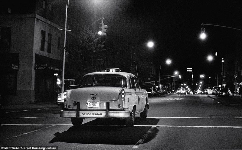 Драки, проститутки и бомжи: Нью-Йорк 1980-х в объективе таксиста, ставшего фотографом