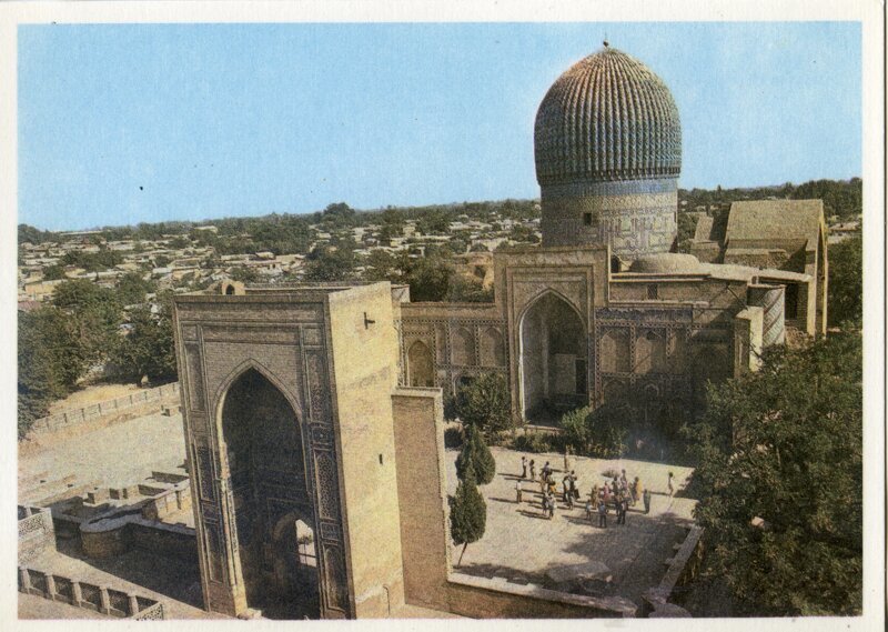 Входной портал и мавзолей Гури-Эмир