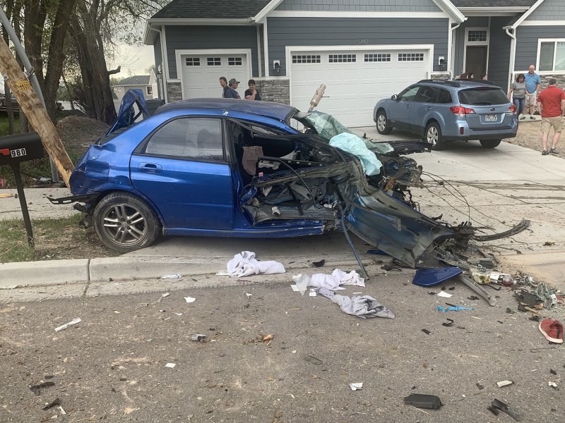 Двигатель, коробка передач и водитель отделились от Subaru во время сильной аварии