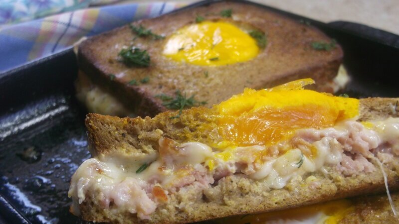Вкуснейшие горячие бутерброды с сыром и яйцом. Рецепт быстрого завтрака