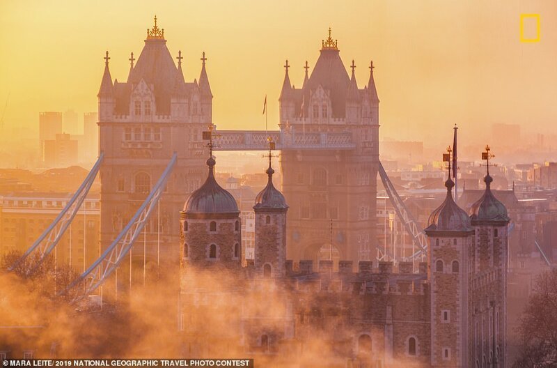 4. Лондонский Тауэр и Тауэрский мост на рассвете. Фотограф - Мара Лейте