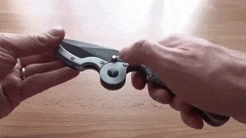 Необычные механизмы открывания ножей