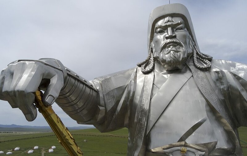 Чингиз-Хан и его войско уничтожили так много людей, городов и селений, что в результате их завоеваний уменьшилось количество углерода в земной атмосфере