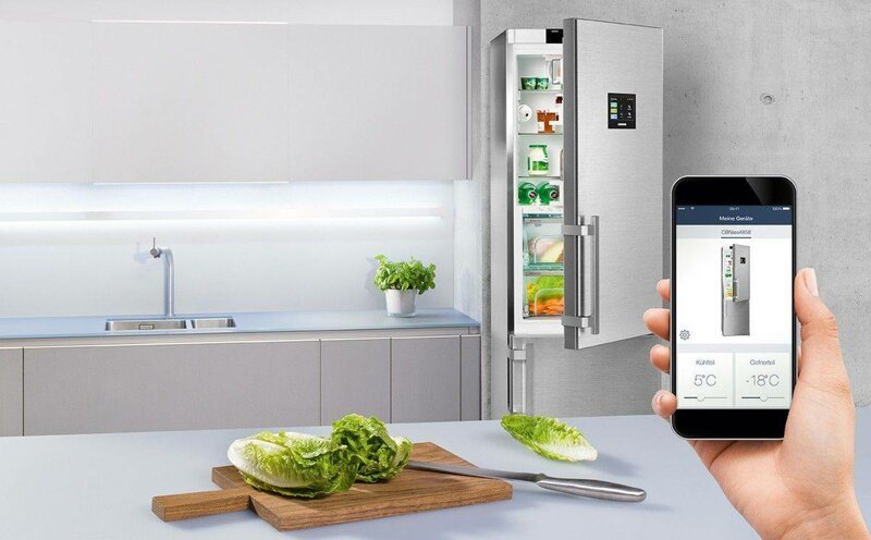 "А у вас молоко прокисло!": Сбербанк запатентовал "умный" холодильник, который сможет отправлять смс