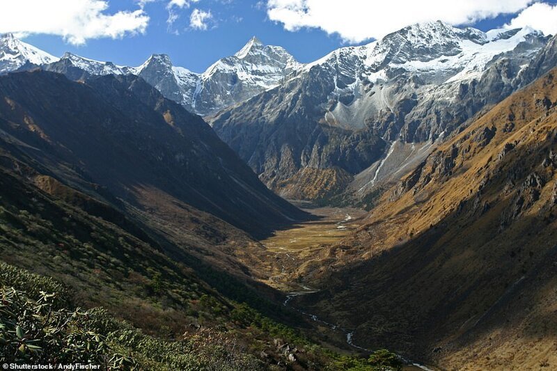 Горный трек Лая (Laya), идущий вдоль тибетской границы
