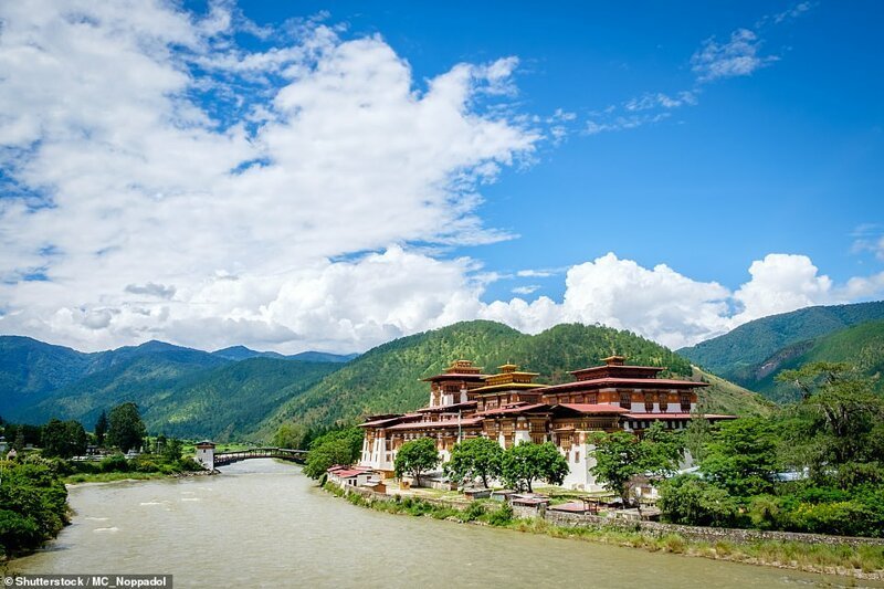 Дзонгхаг Пунакха, что в переводе означает "место величайшего счастья". Построенный в 1638 году, Пунакха является вторым по величине дзонгхагом (административно-территориальная единица Бутана, область) в стране