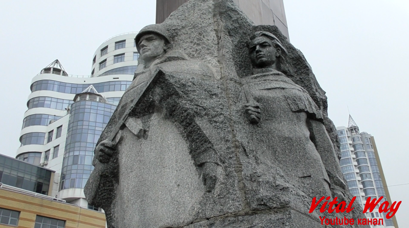 Монумент "Славы", официально, это памятник Воинам, партизанам и подпольщикам