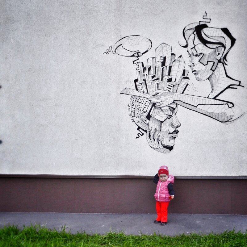 Уличное искусство: какими художник увидел жителей новостроек