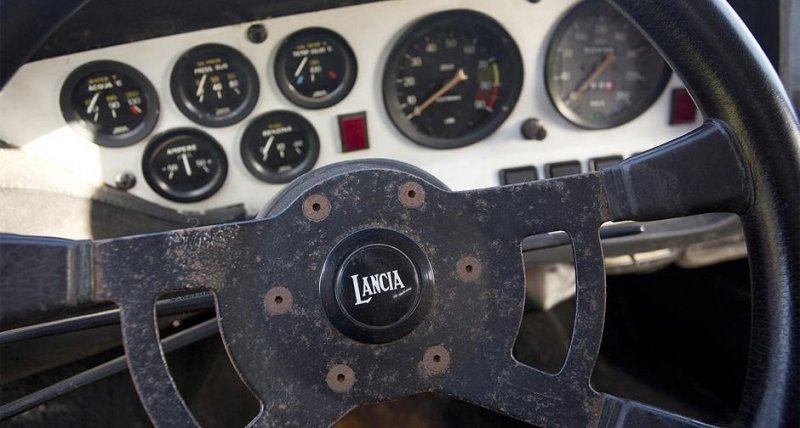 Открыли морской контейнер, а там уже больше 20 лет стоит Lancia Stratos