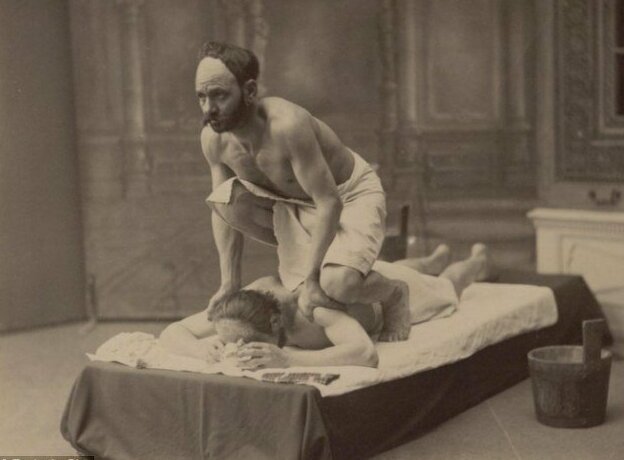 Кого-то убивают? Нет. Это особый массаж в бане, пользовавшийся огромной популярностью. Тбилиси. 1890 год