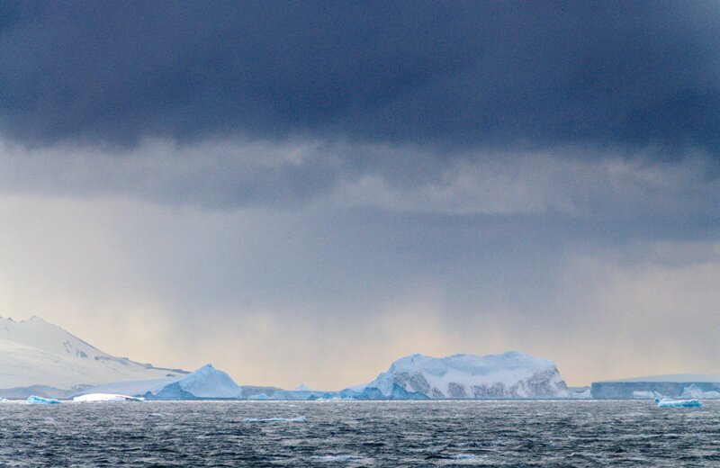 Юг и Север: где же теплее, в Арктике или Антарктиде?