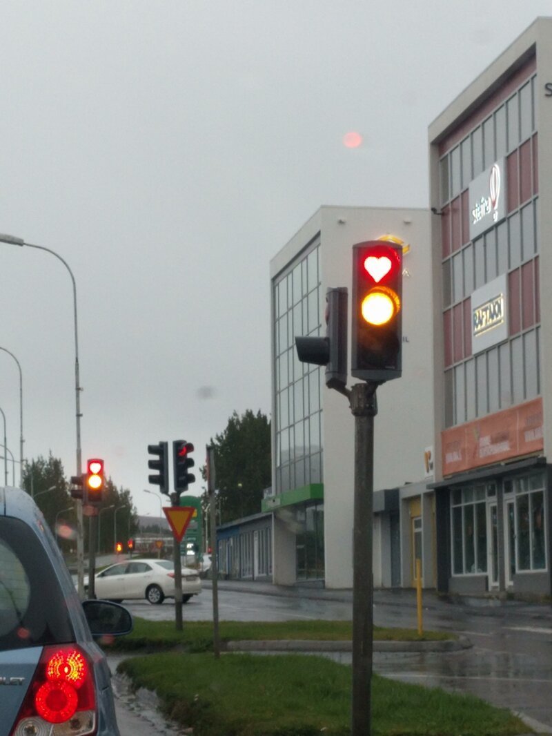 7. Вот так выглядит красный сигнал в Акурейри