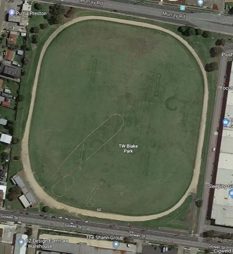 В Мельбурне на полях трёх разных парков кто-то изобразил пенисы, которые отчётливо видны с воздуха