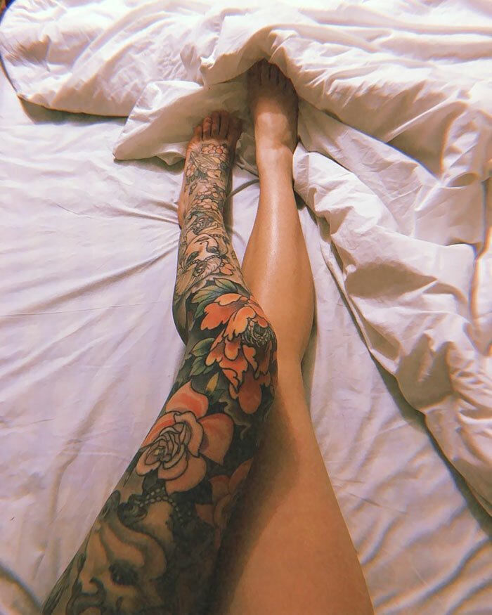 Татуированные женские ноги