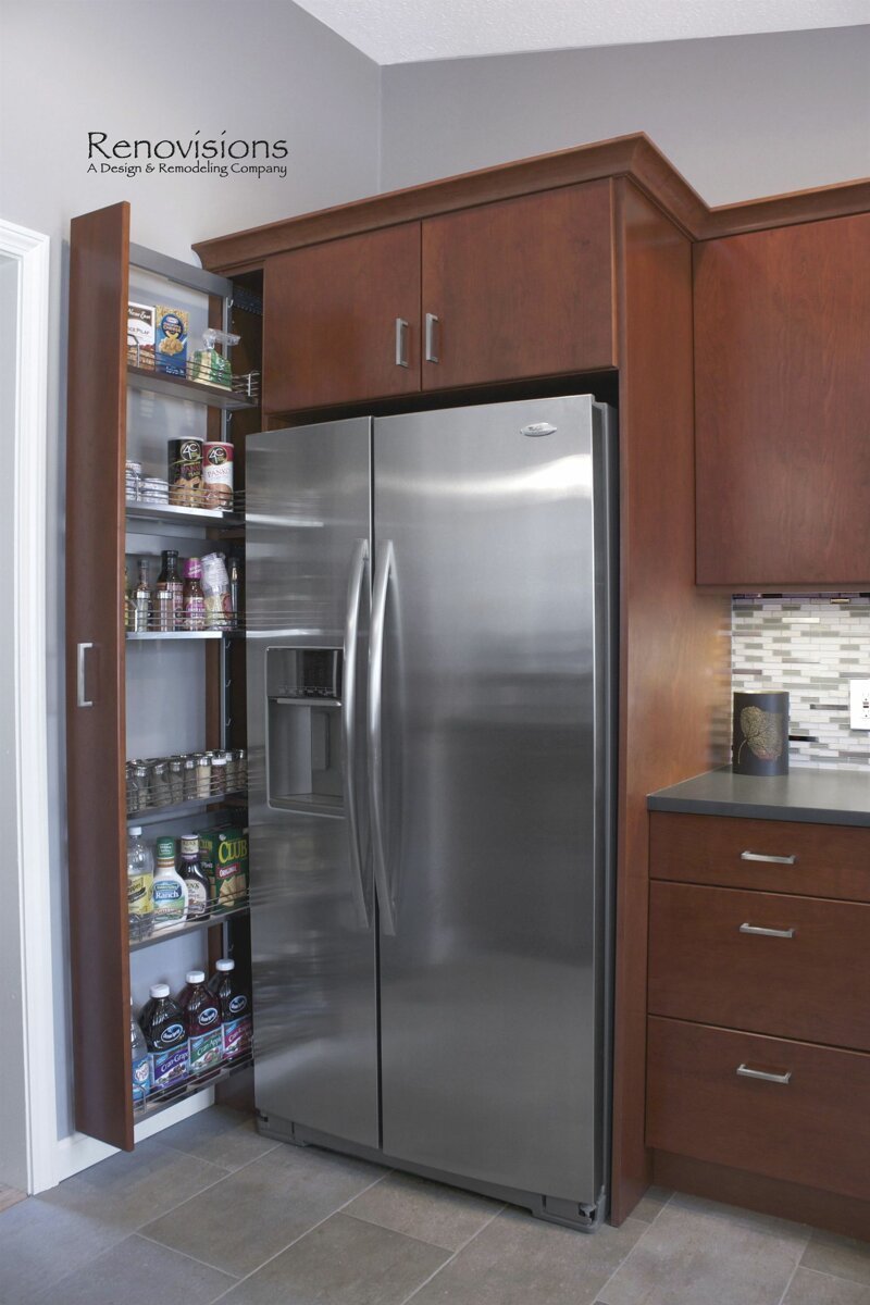 А холодильнику разве не надо пространство, чтобы он не нагревался? А продукта сбоку, чтобы не нагревались они от холодильника?