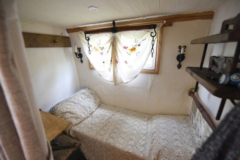 Еще одна спальня на борту "Матильды Джейн"